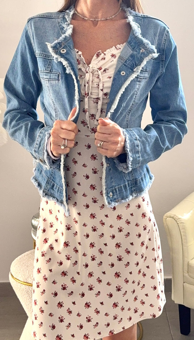 Giubbino in denim con bordi sfrangiati