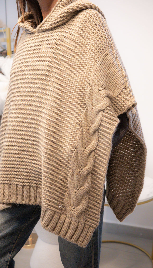 PONCHO CON CAPPUCCIO