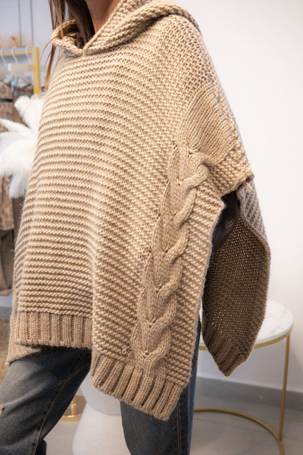 PONCHO CON CAPPUCCIO