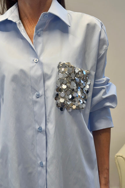 Camicia celeste over tasca paillettes