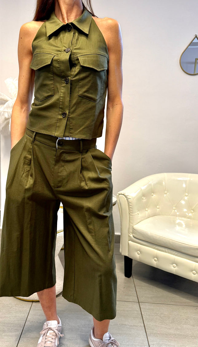 Top con scollo all'americana