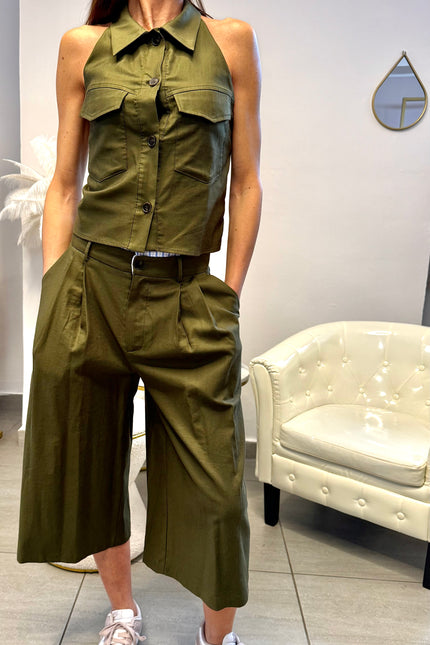 Top con scollo all'americana