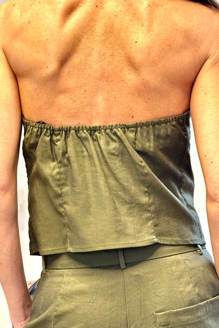 Top con scollo all'americana