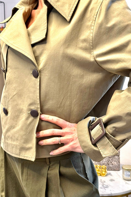 Trench corto