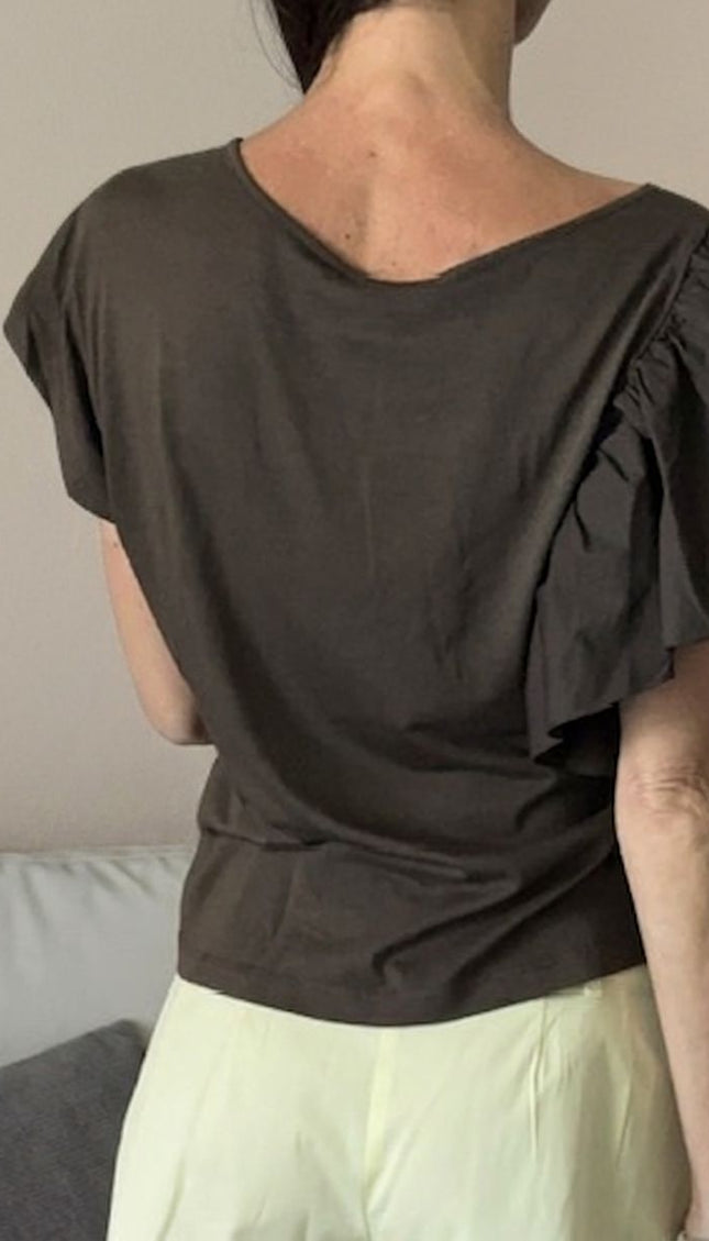 T-SHIRT CON VOLANT