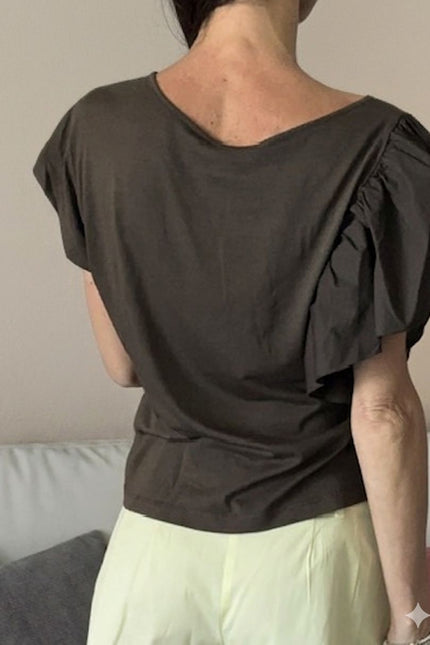 T-SHIRT CON VOLANT